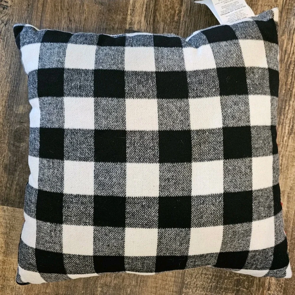 Buffalo Plaid Black/White Christmas Throw Pillow‎ Red Snowflakes 16